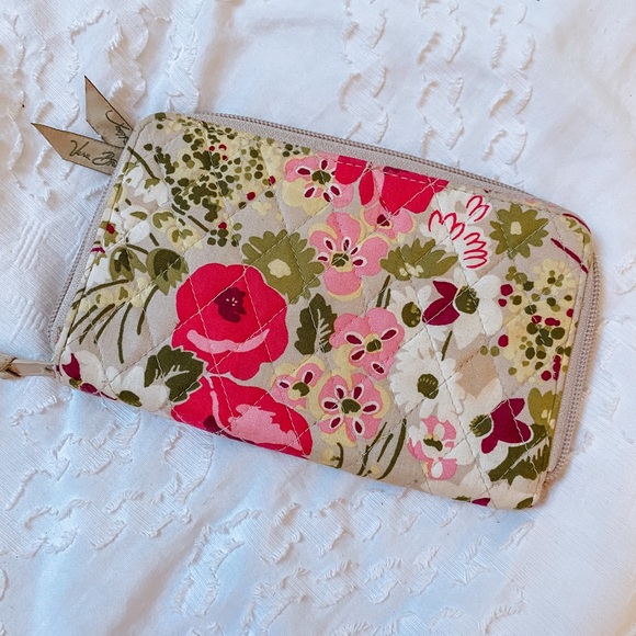 Vera Bradley Handbags - Vera Bradley Wallet/Wristlet